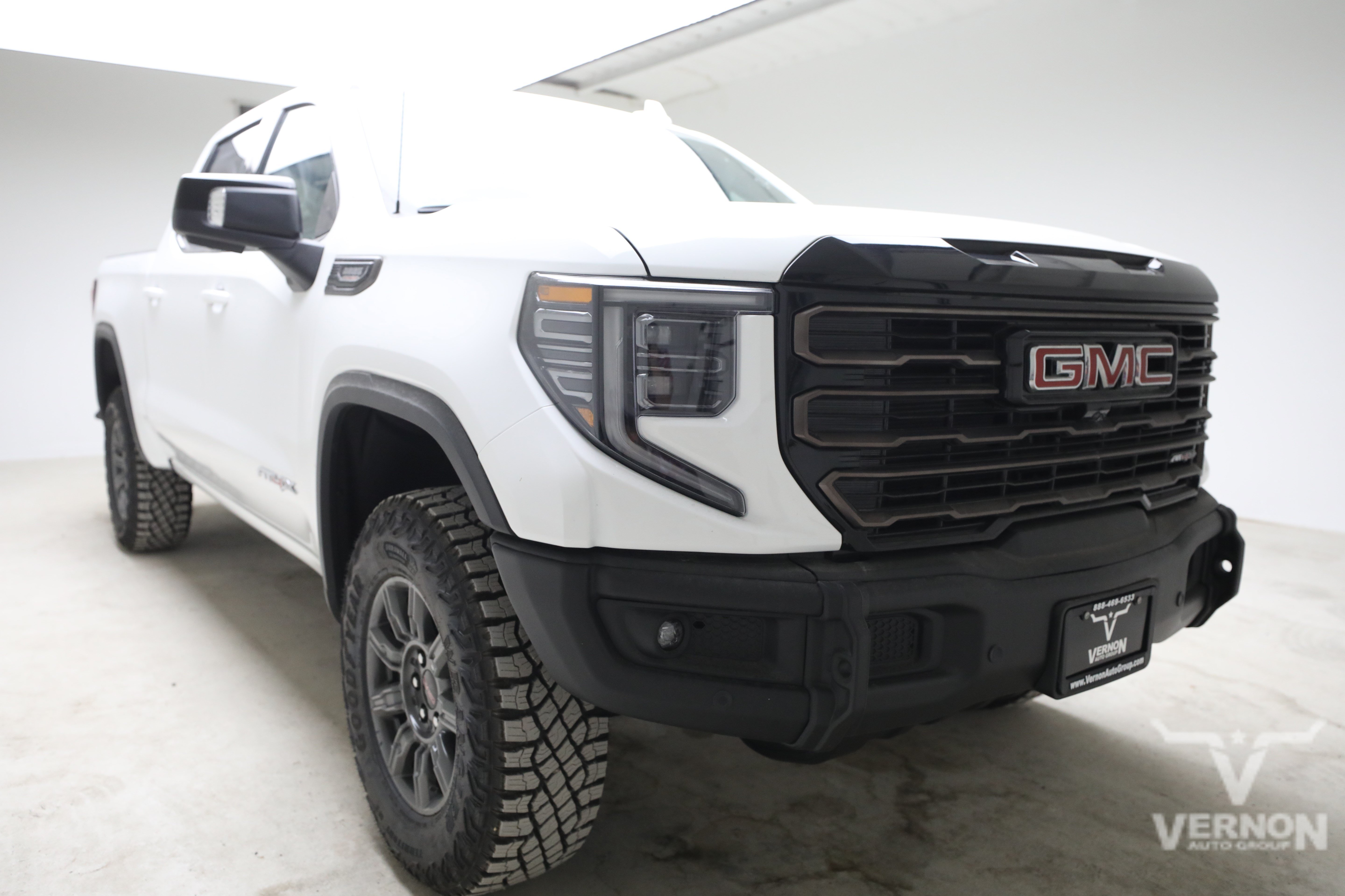 New 2026 Summit White GMC N image 7