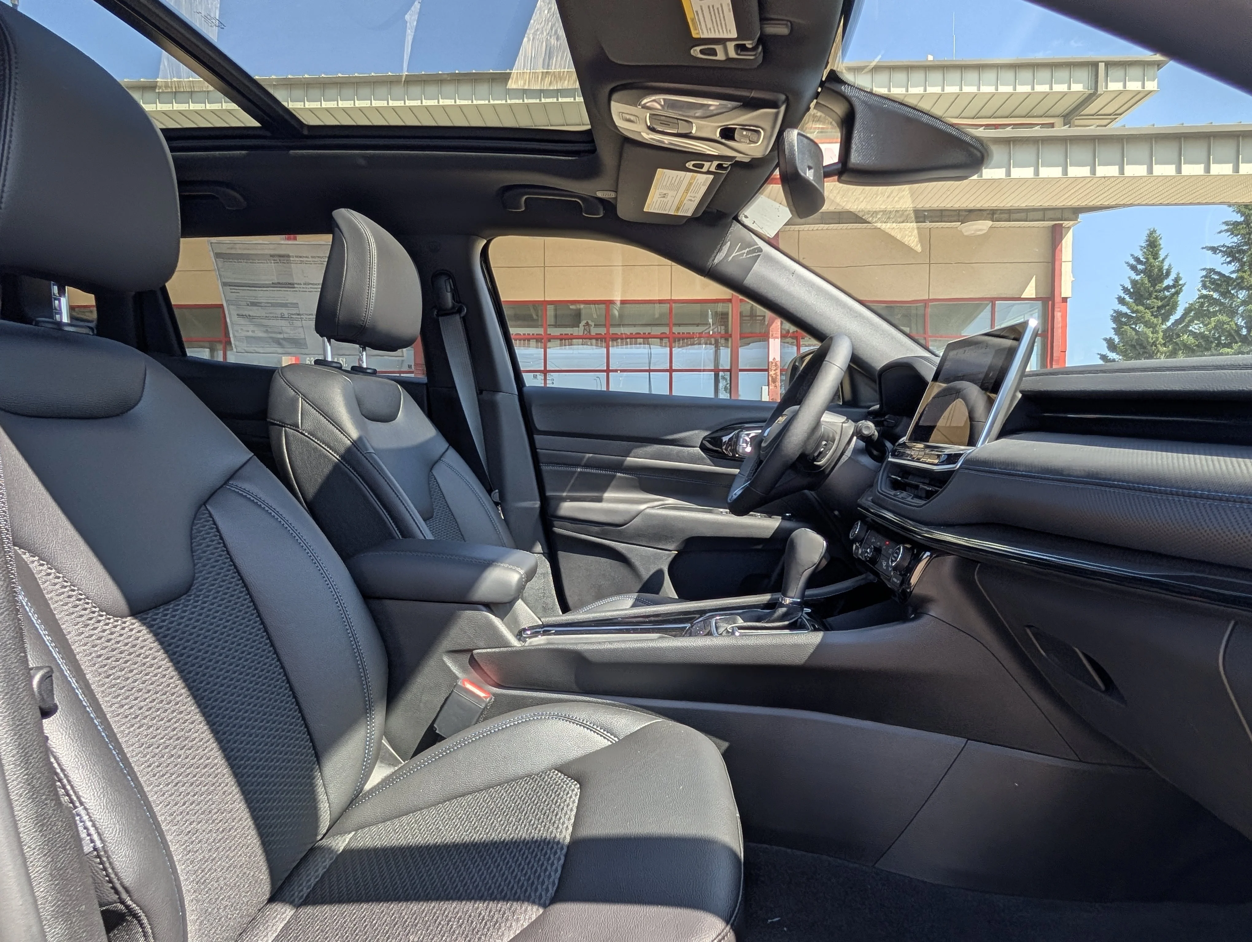 New 2026 Diamond Black Crystal Pearl Jeep North image 21