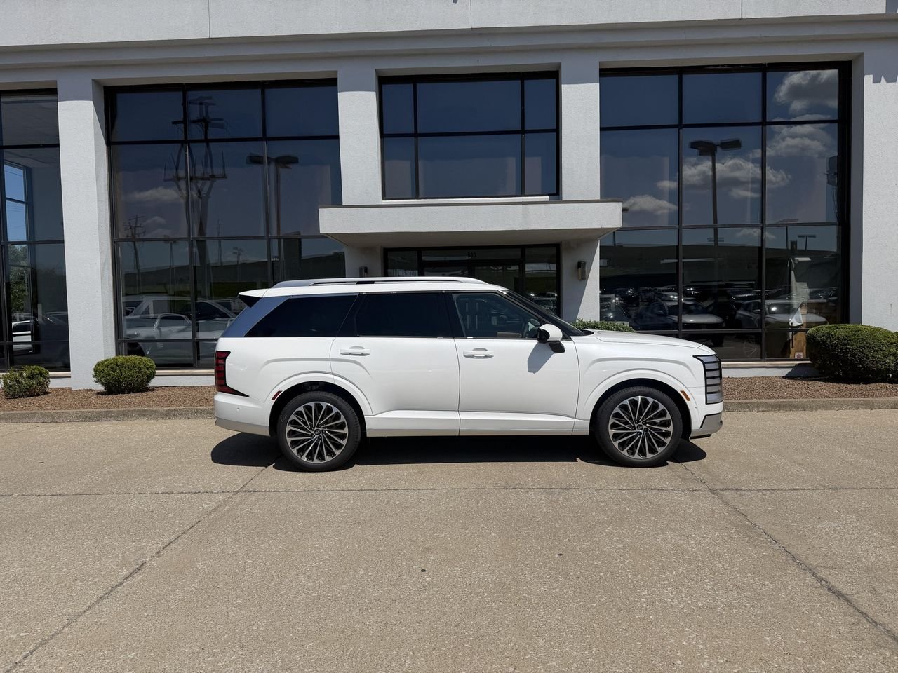 New 2026 Creamy White Pearl Hyundai Calligraphy image 3