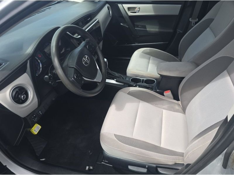 Used 2018 Classic Silver Metallic Toyota L image 22