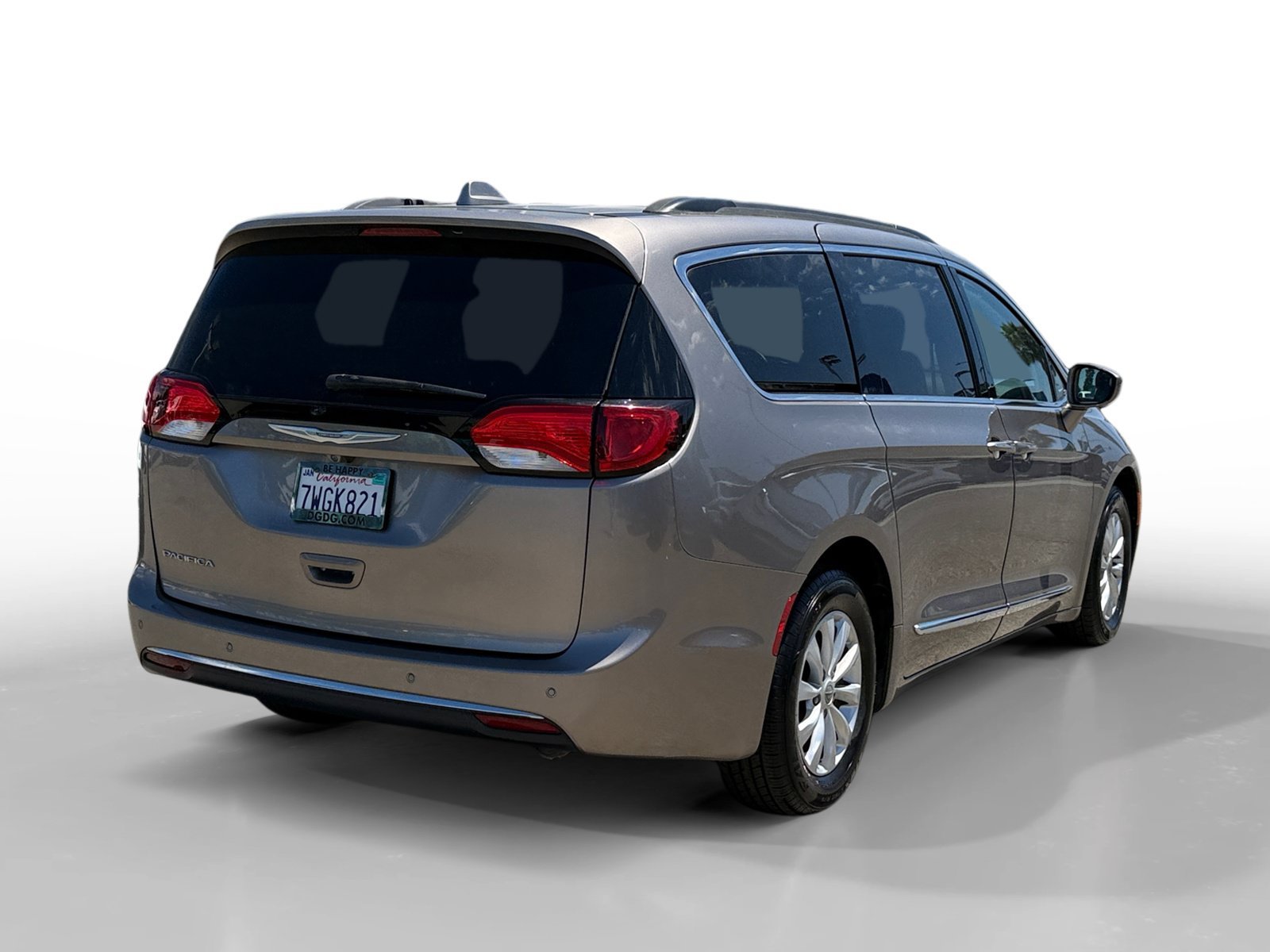 Used 2017 Molten Silver Chrysler Touring L image 5