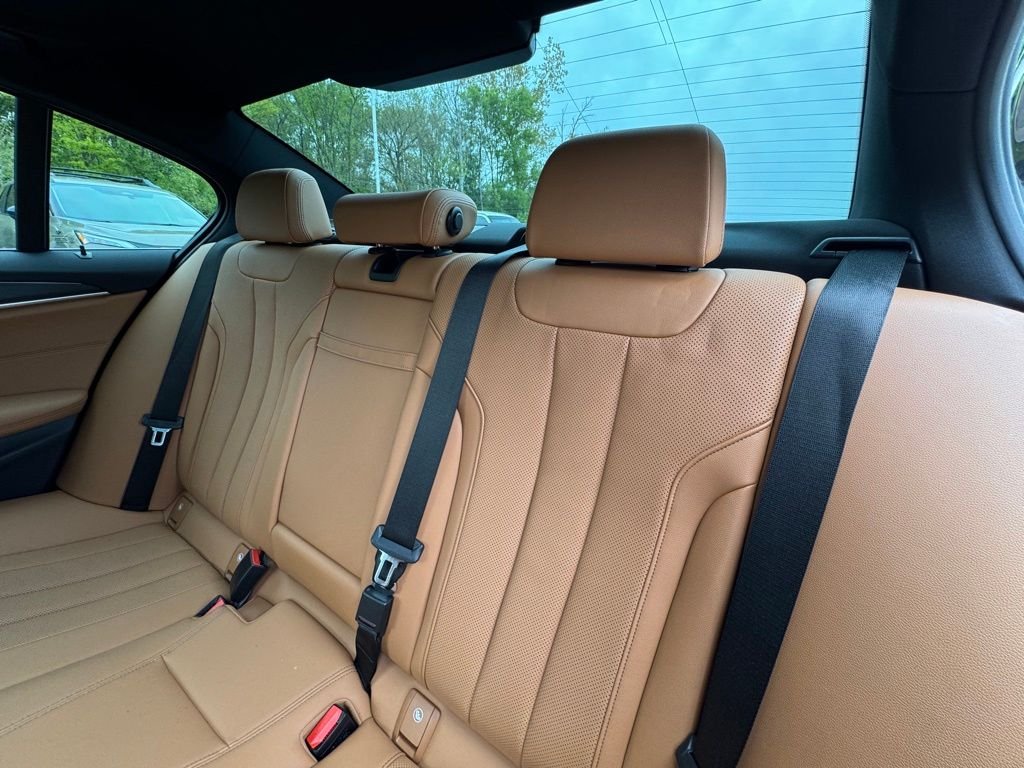 Used 2022 Black BMW 530i xDrive image 22