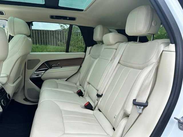 Used 2023 Fuji White Land Rover SE image 19