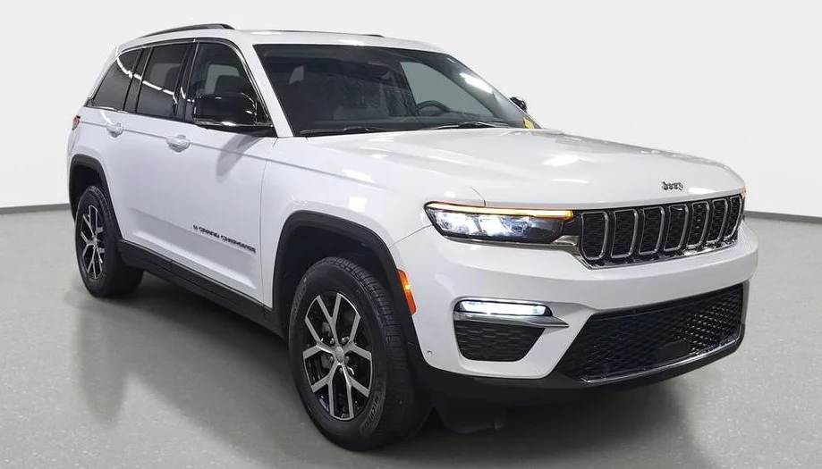 Used 2024 White Jeep Limited image 1