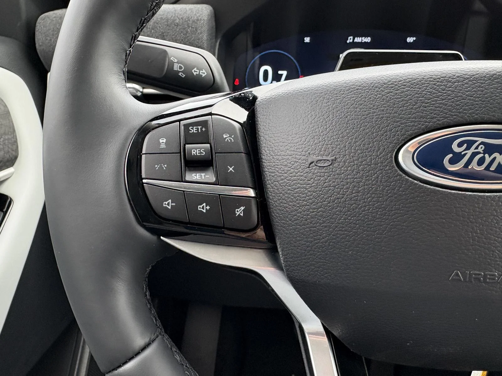 New 2026 Star White Metallic Tri-Coat Ford Platinum™ image 10