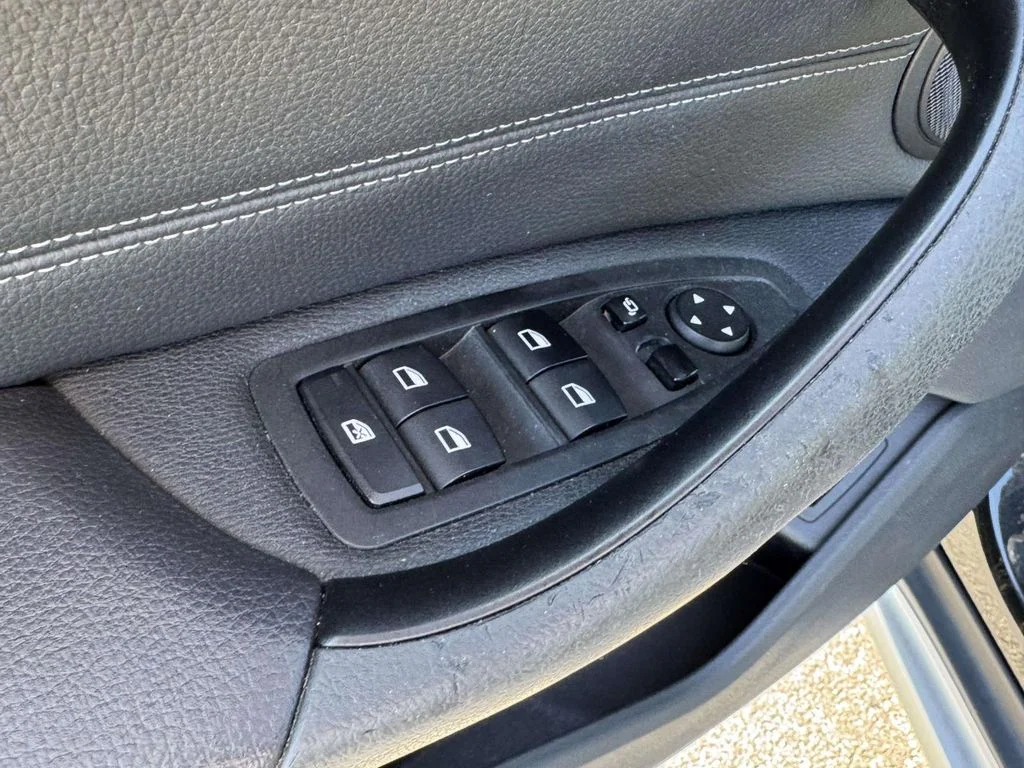 Used 2018 Black BMW sDrive28i image 27