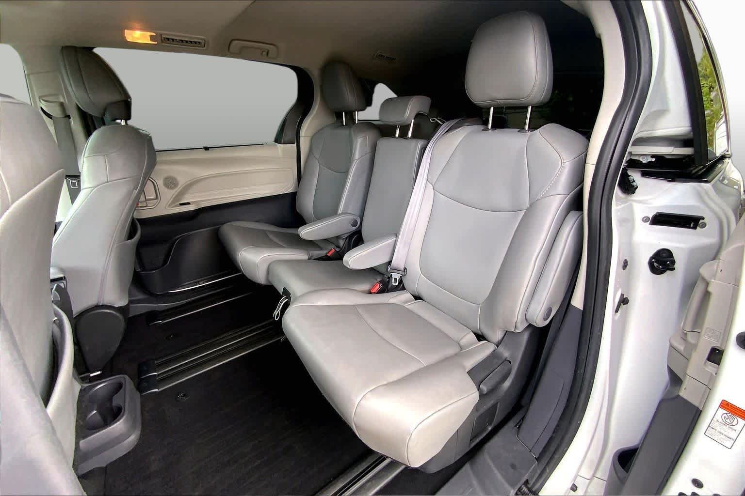 Used 2022 Wind Chill Pearl Toyota XLE image 20