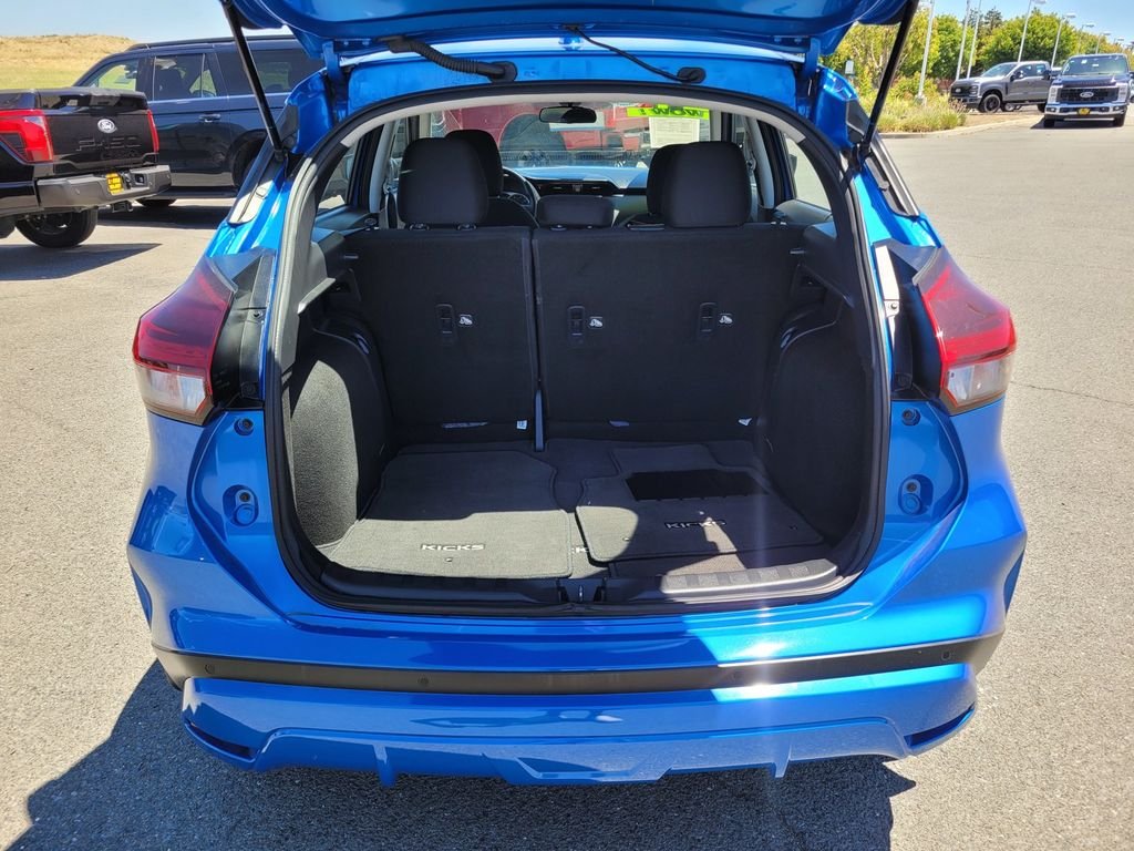 Used 2024 Blue Nissan S image 11