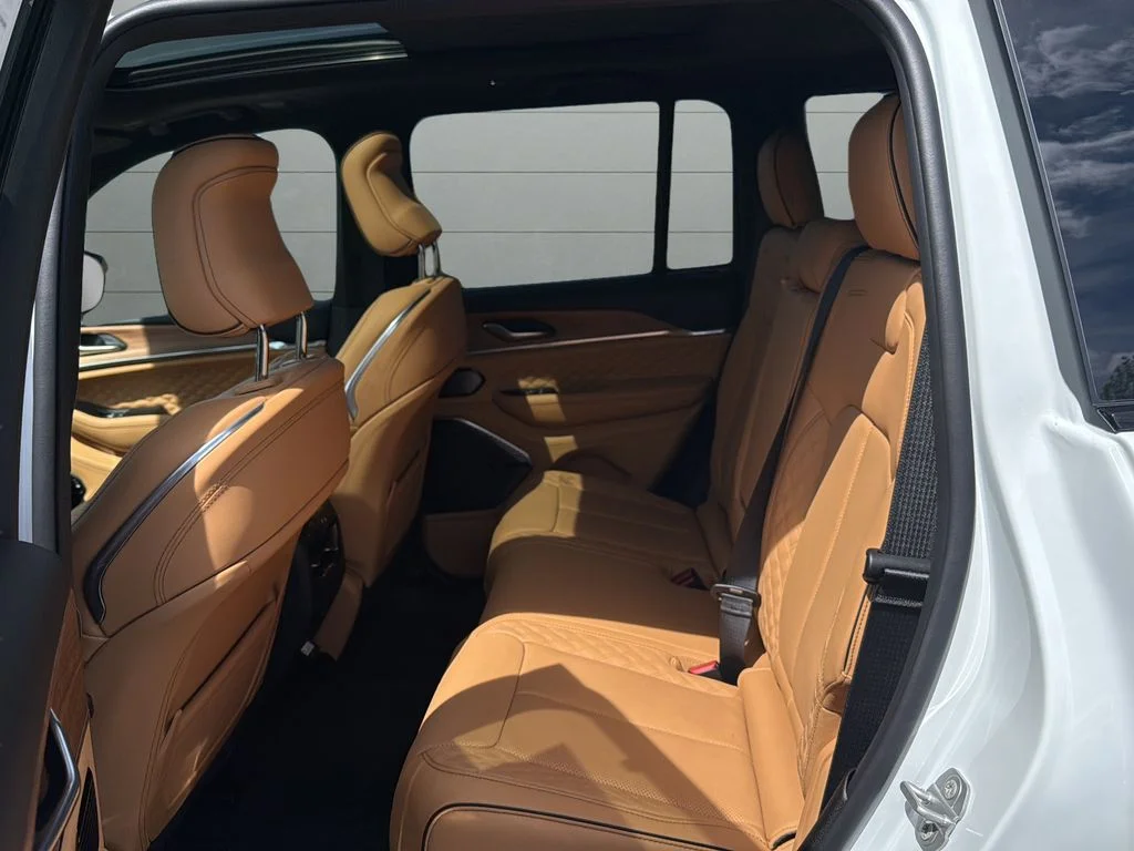 2026 Jeep Grand Cherokee Summit - Photo 17