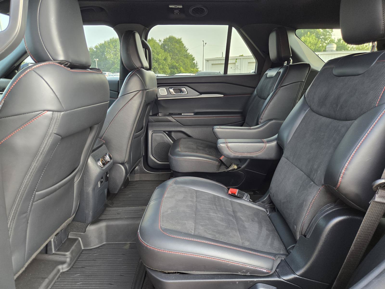 2026 Ford Explorer ST - Photo 14