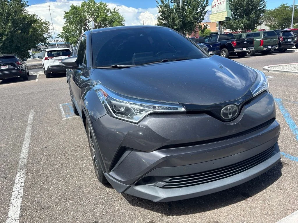 Used 2019 Gray Toyota XLE image 3