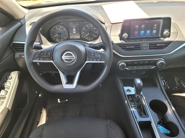 Used 2022 Blue Nissan 2.5 S image 13