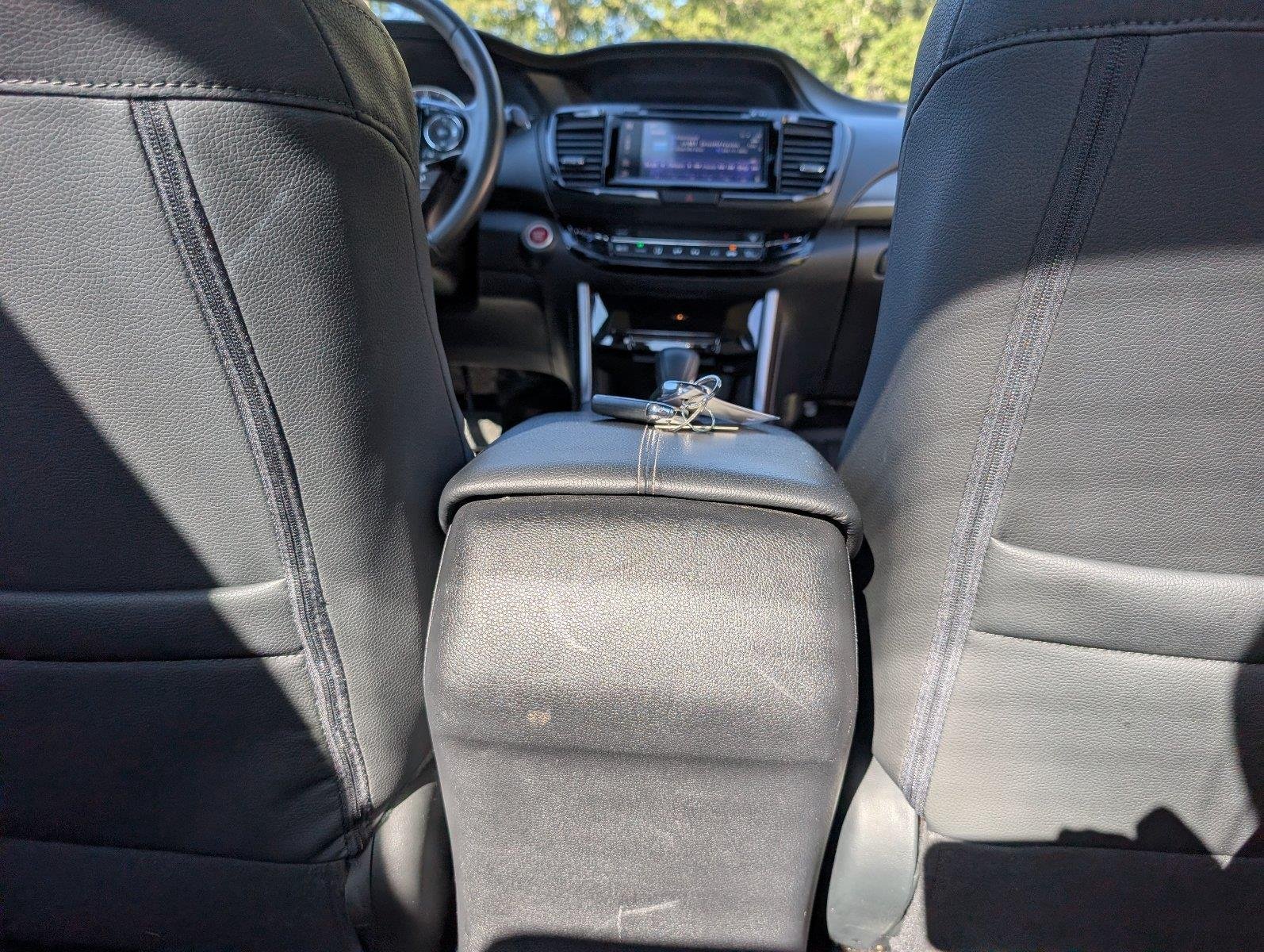Used 2017  Honda Touring image 35