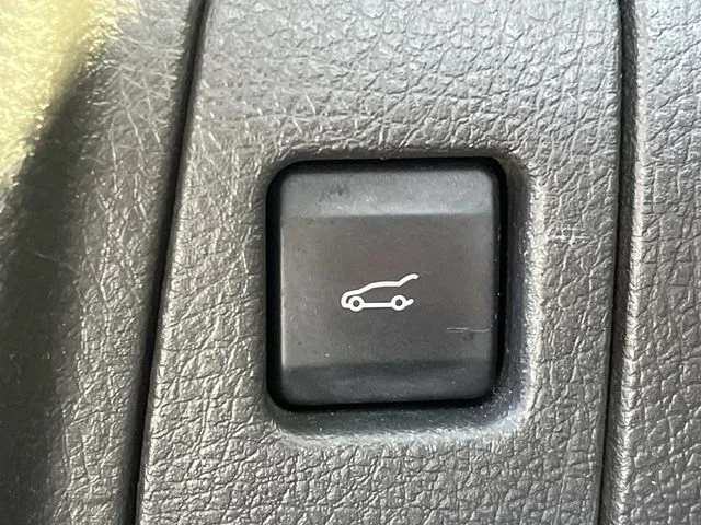 Used 2015 Brown Lincoln Base image 24