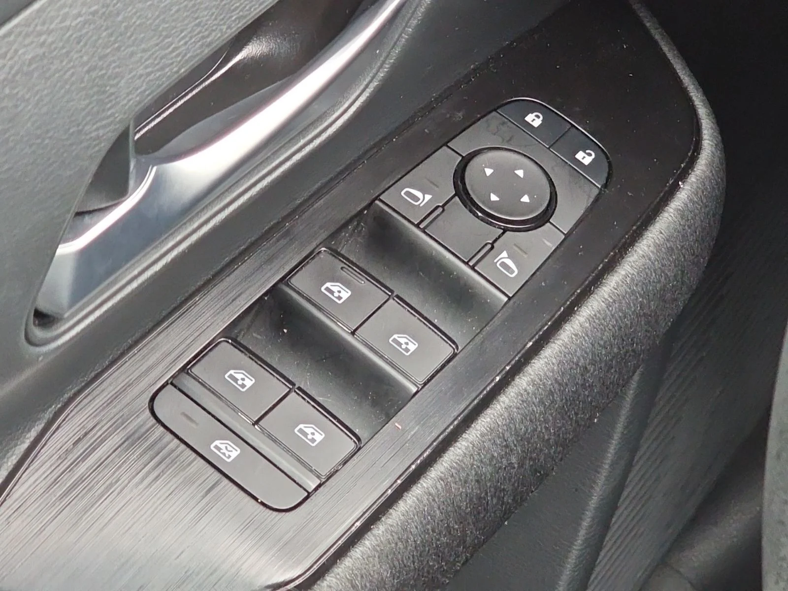 Used 2025 Gray Nissan SV image 27