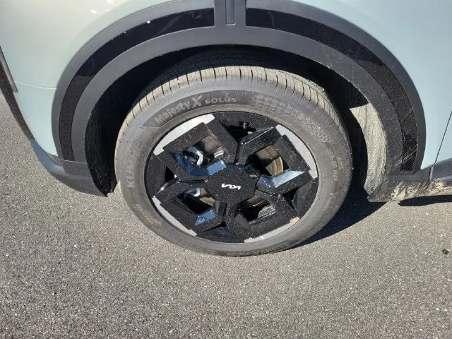 New 2027 Ivory Silver Kia EX image 5