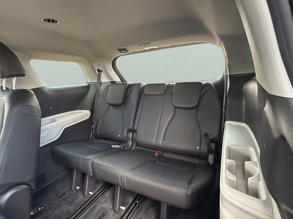Certified Used 2023 Silky Silver Kia LX Seat Package image 24
