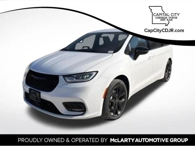 2026 Chrysler Pacifica Select's photo