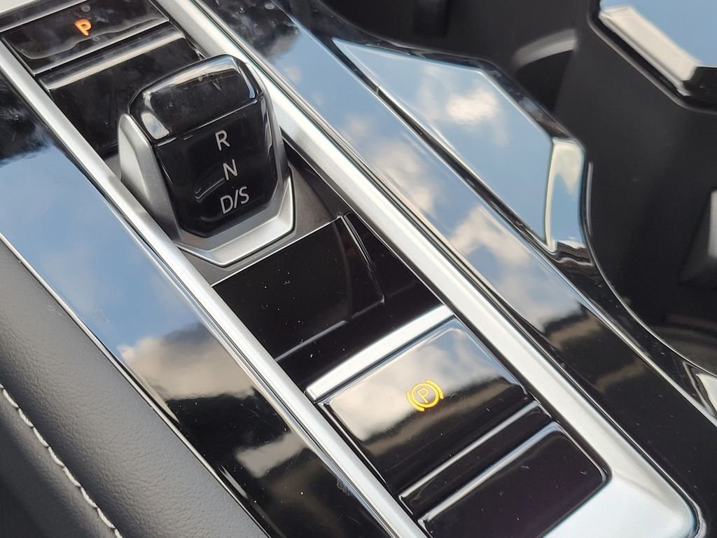 New 2026 Black Volkswagen 2.0T SE w/Technology image 19