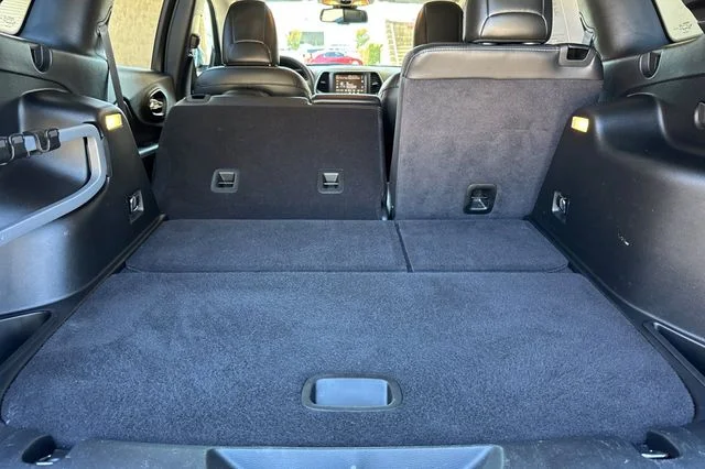 Used 2016 Gray Jeep High Altitude image 17