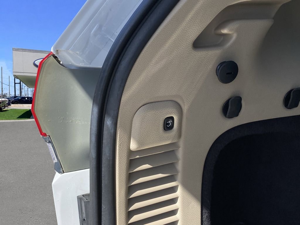 Used 2018 Bright White Clearcoat Jeep Limited image 19