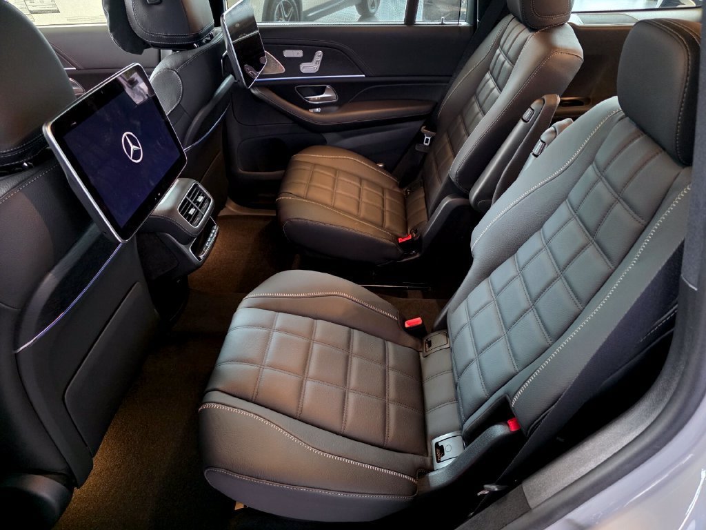 New 2027 MANUFAKTUR Alpine Grey Mercedes-Benz GLS 450 image 32