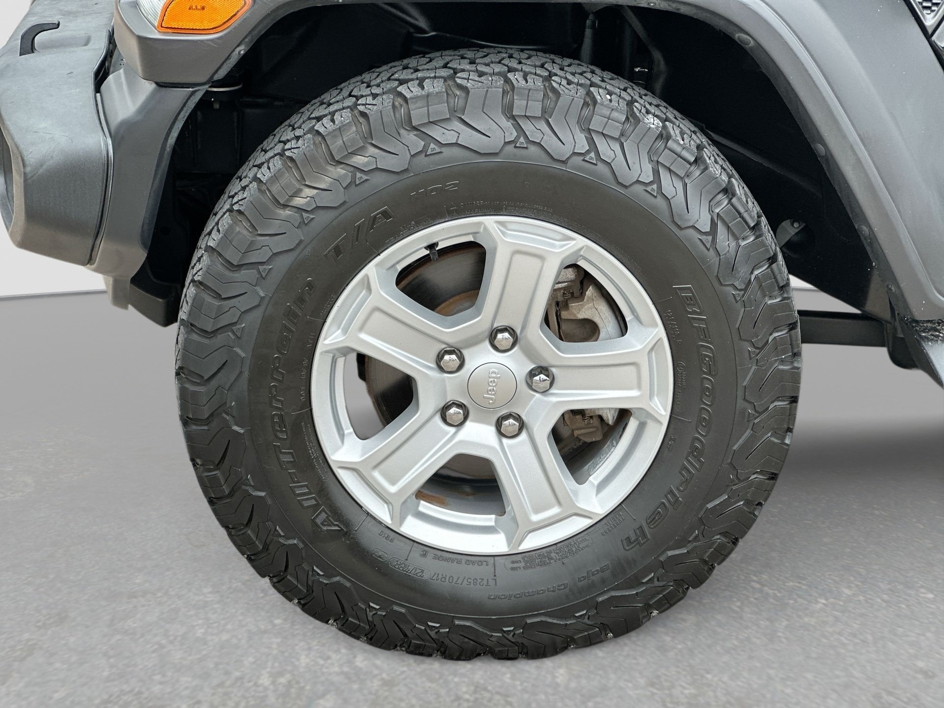 Used 2018 Black Jeep Sport S 4x4 image 32