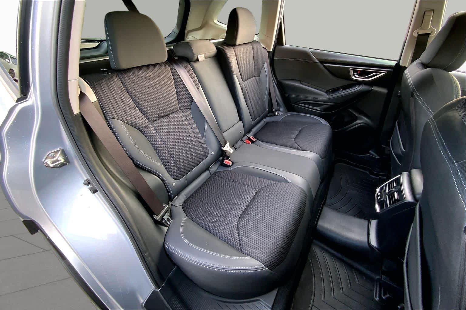 Used 2020 Ice Silver Metallic Subaru Premium image 20