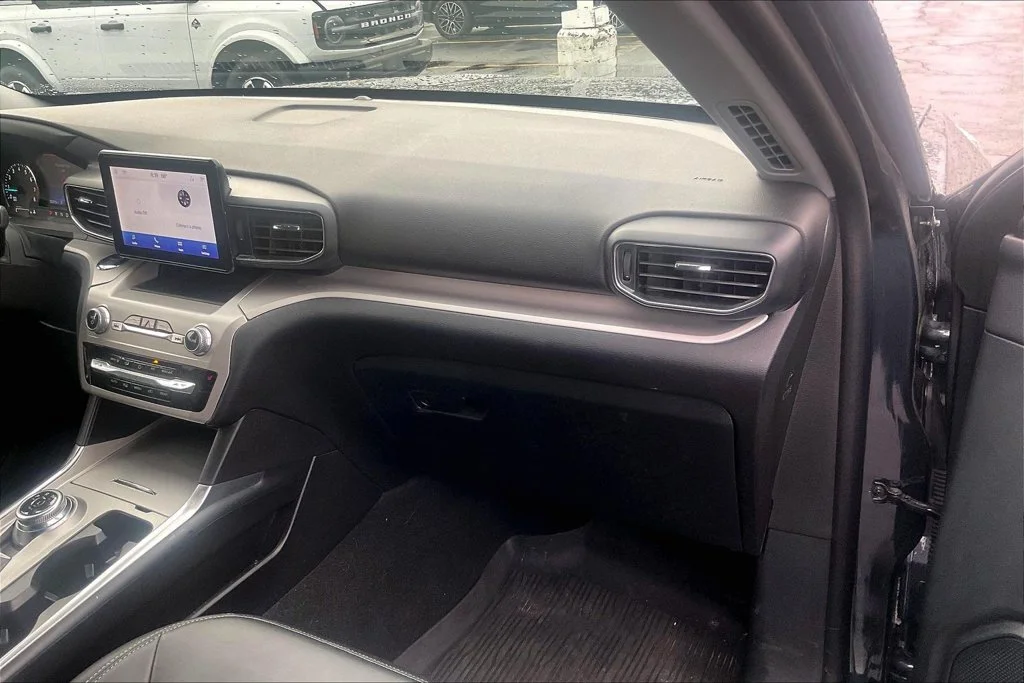 Used 2024 Blue Metallic Ford XLT image 15