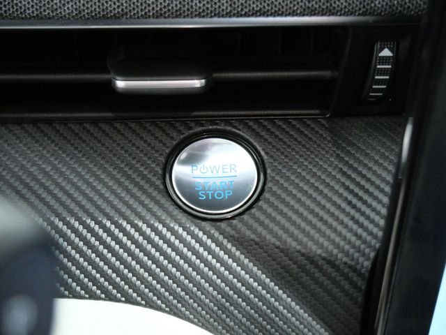Used 2025 White Ford Premium image 19