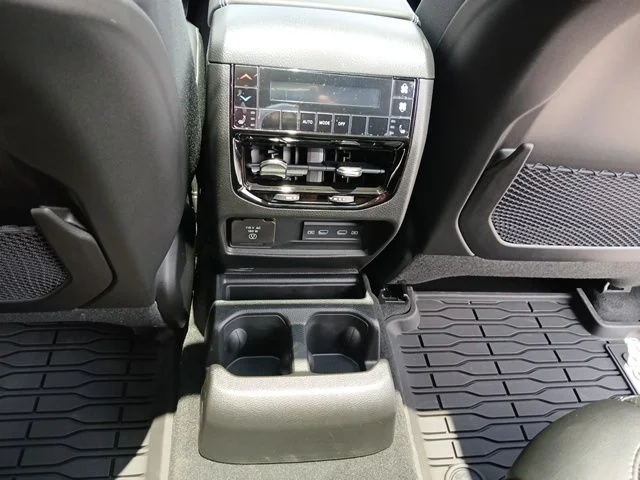 New 2026 Baltic Gray Metallic Clear-Coat Exterior Paint Jeep Limited Reserve image 16