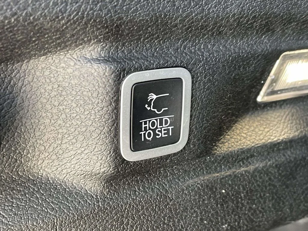 Used 2023 White Jeep Limited image 39