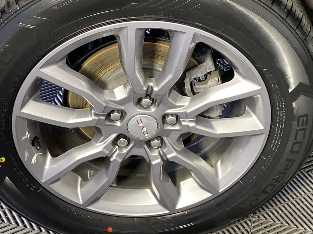 Used 2022 Silver GMC SLT image 30