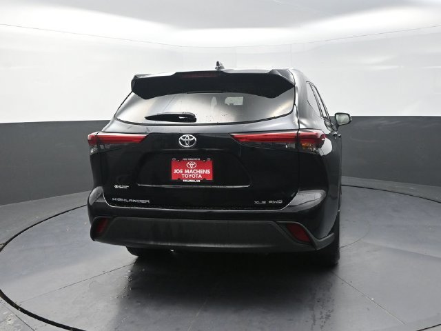 Used 2021 Black Toyota XLE image 7