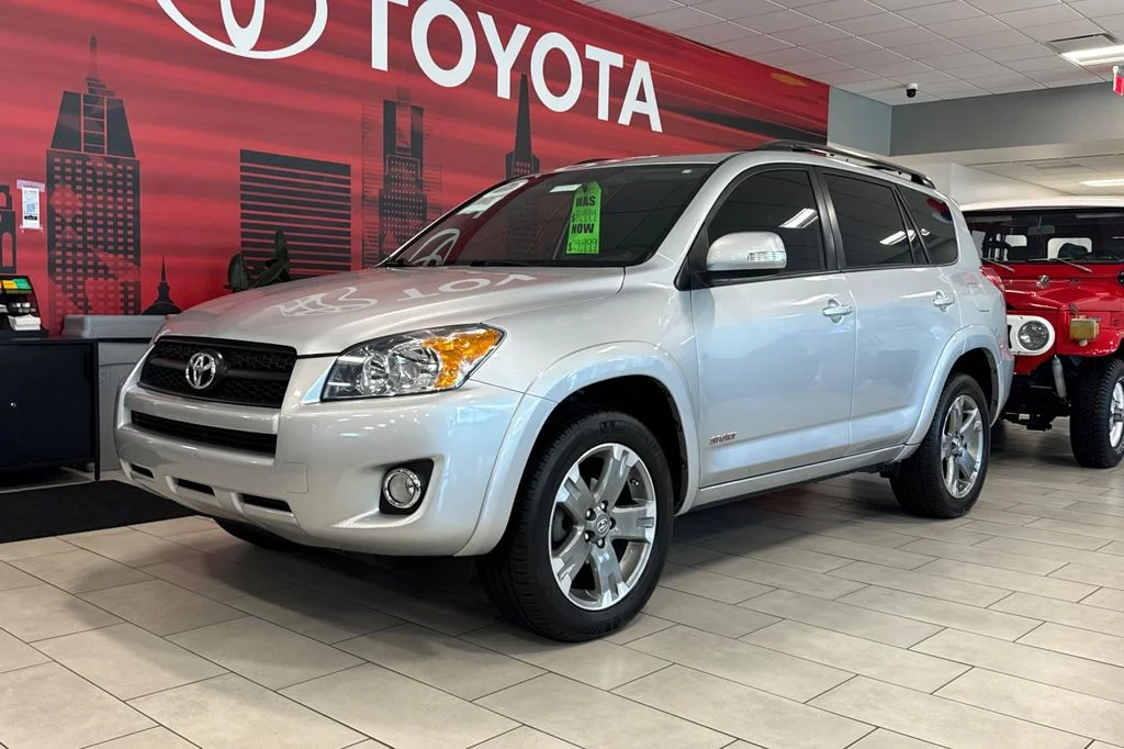 Used 2012 Silver Toyota Sport image 8