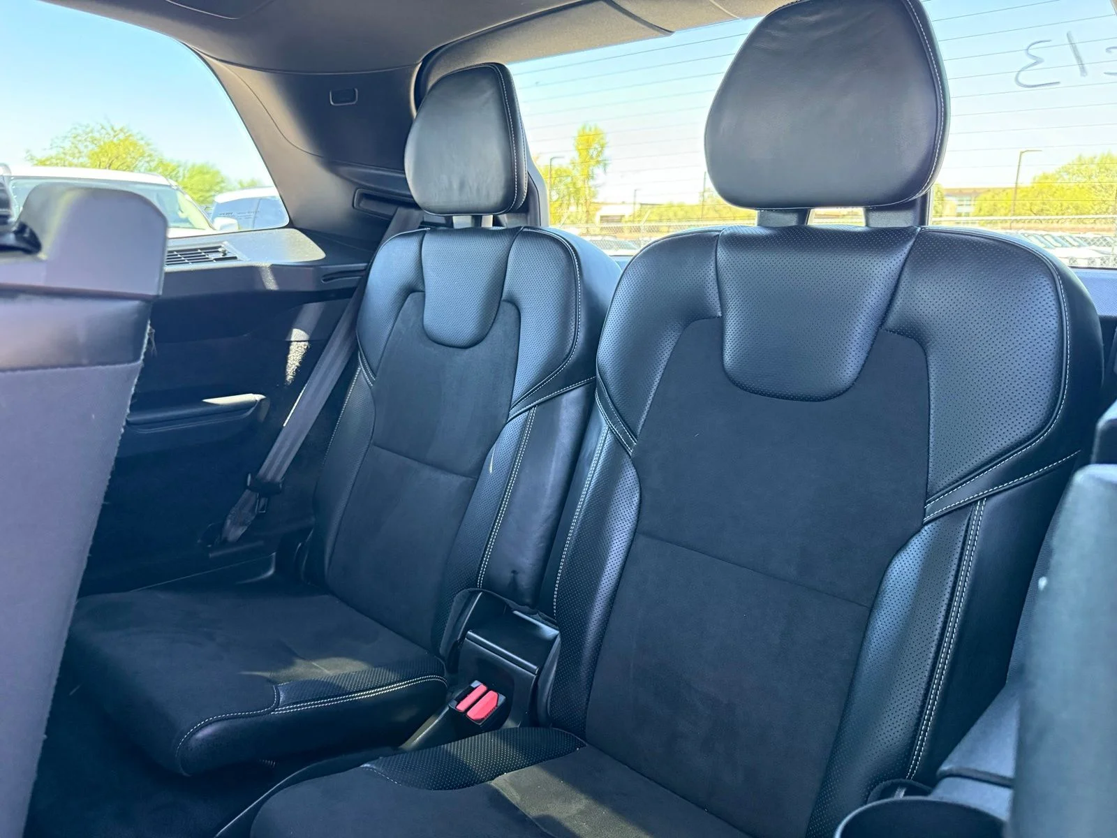 Used 2019 Onyx Black Volvo T6 R-Design image 8