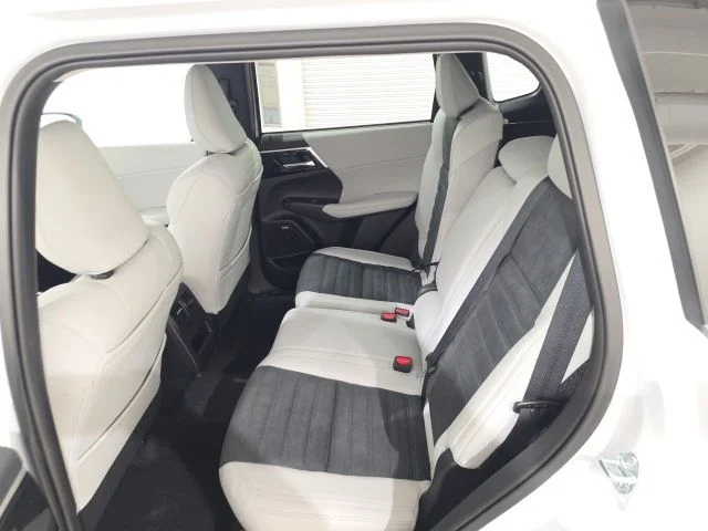 New 2026 White Mitsubishi SE S-AWC image 15