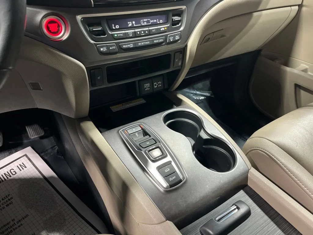 2022 Honda Pilot SE - Photo 25