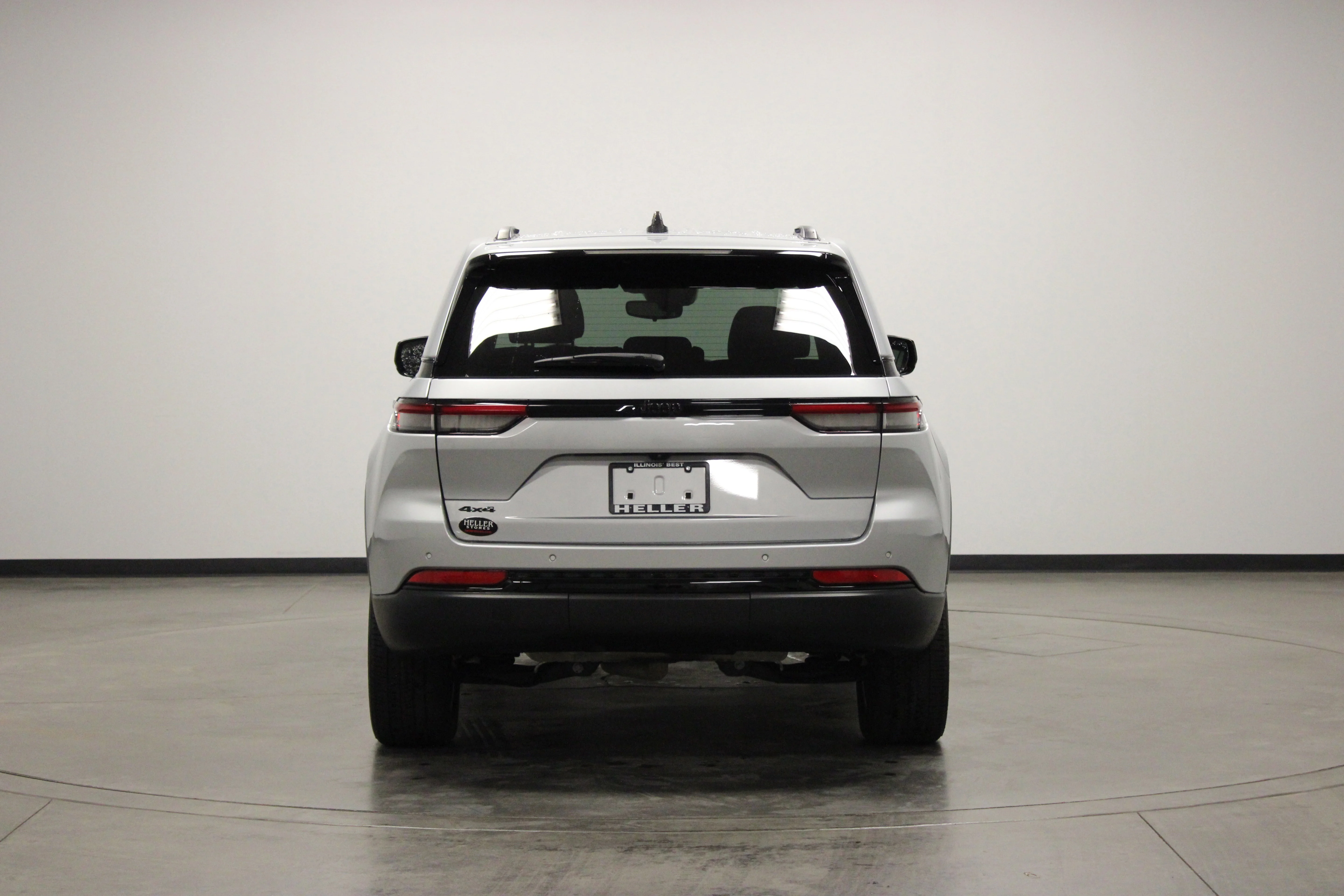 Used 2023 Silver Zynith Jeep Altitude X image 7