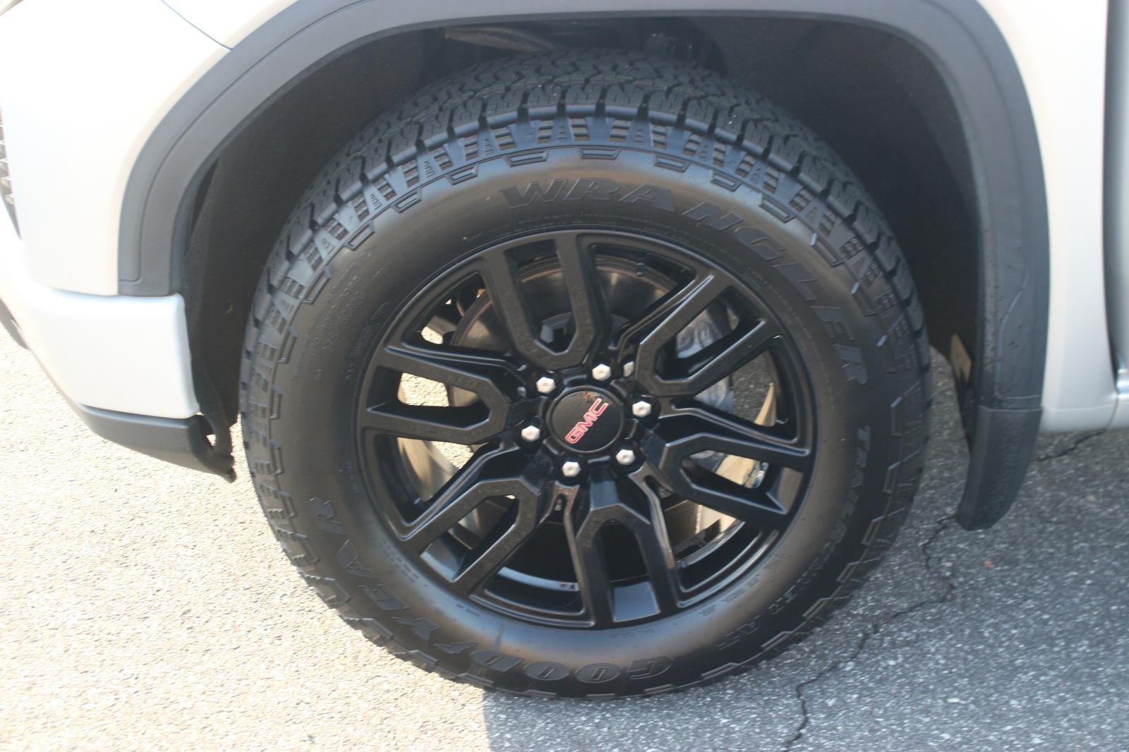 Used 2022 Quicksilver Metallic GMC Elevation image 39
