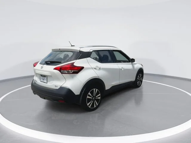 Used 2018 White Nissan SV image 11