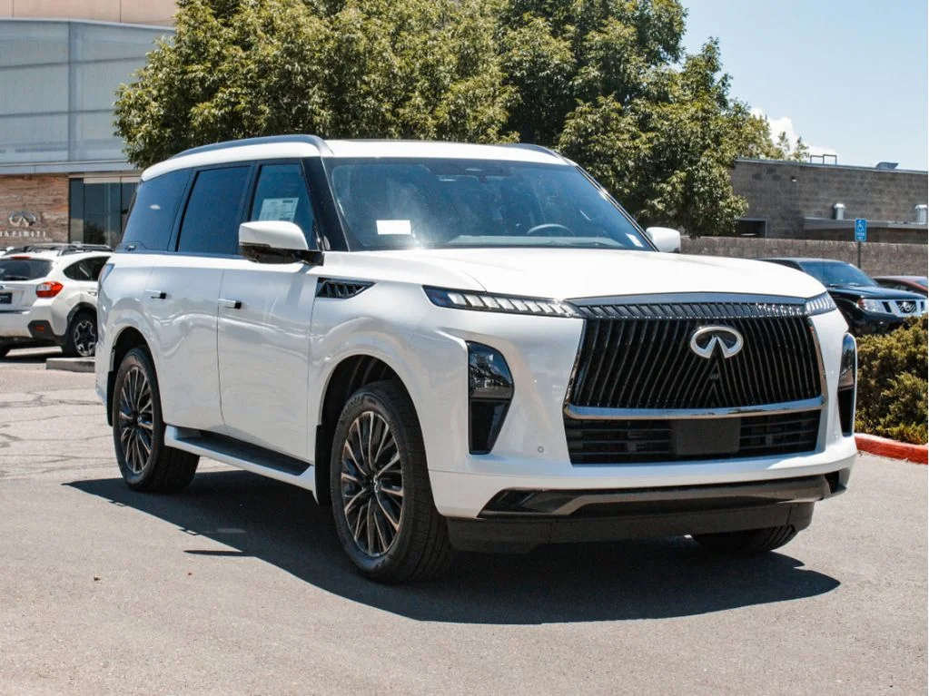 New 2027 2T RADIANT WHIT INFINITI Autograph 4WD image 3