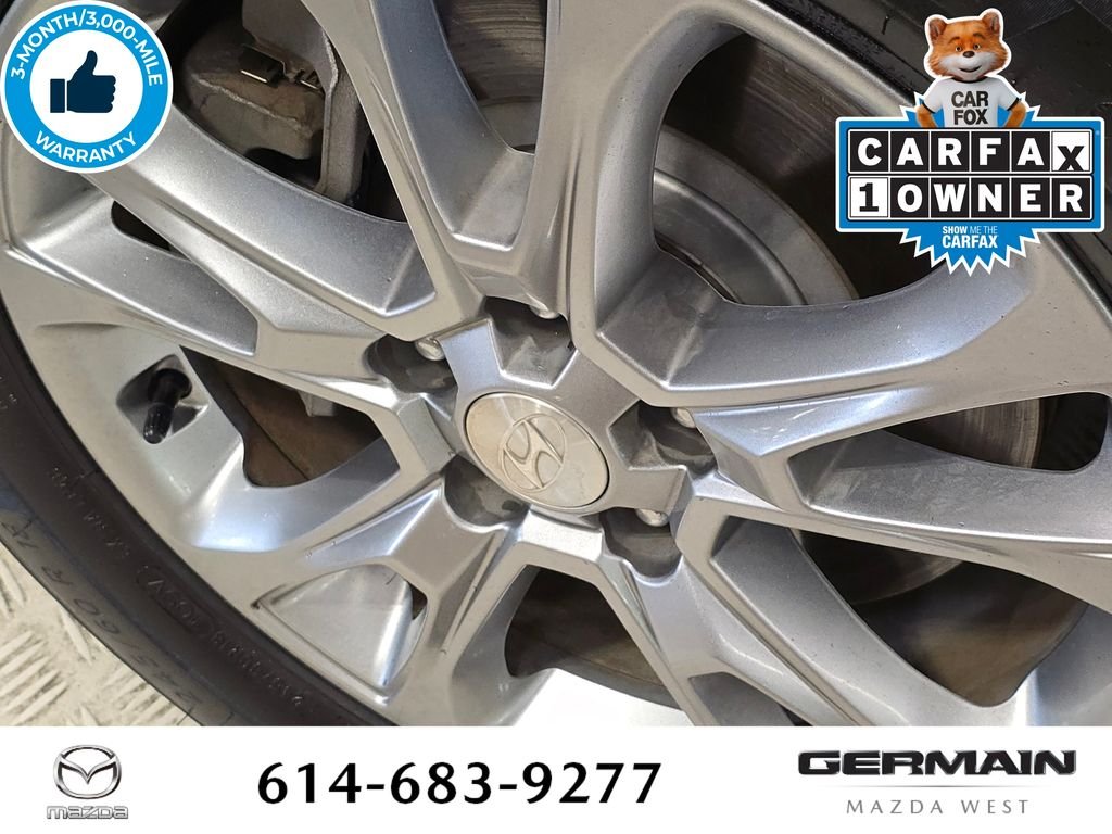 Used 2021 Black Hyundai SE image 13