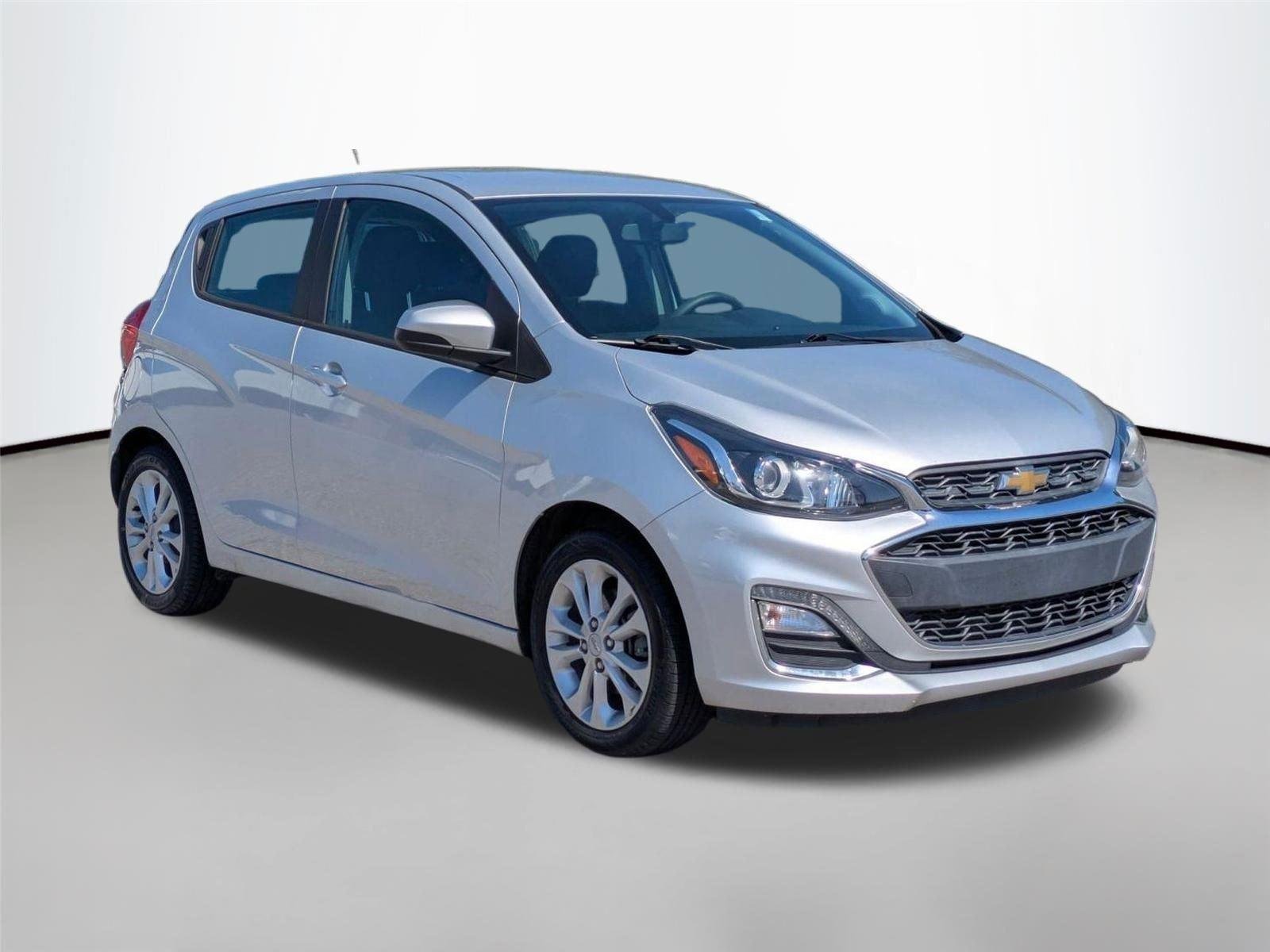 Used 2022 Silver Ice Chevrolet 1LT image 3