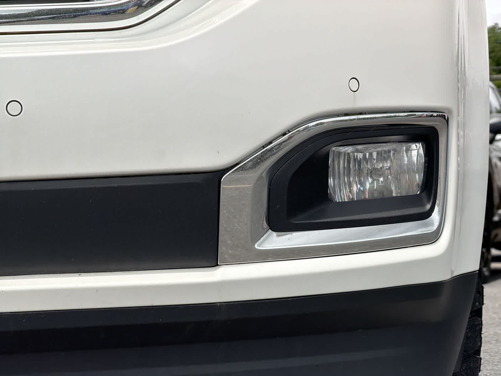 Used 2019 White Frost Tricoat GMC Denali image 11