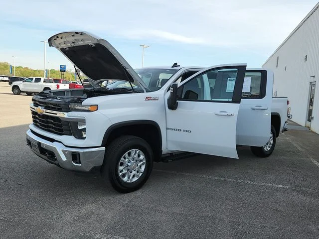 Used 2025 White Chevrolet LT image 11
