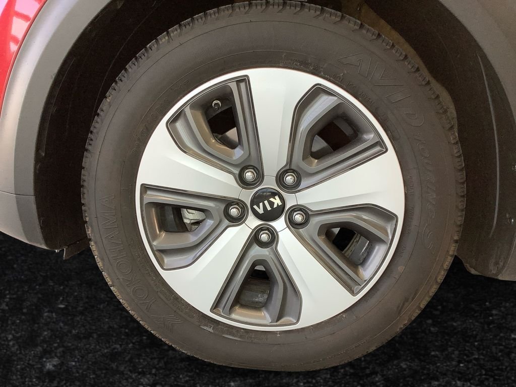 Used 2018 Red Kia EX image 27