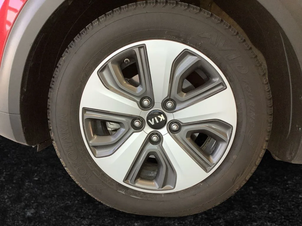 Used 2018 Red Kia EX image 27