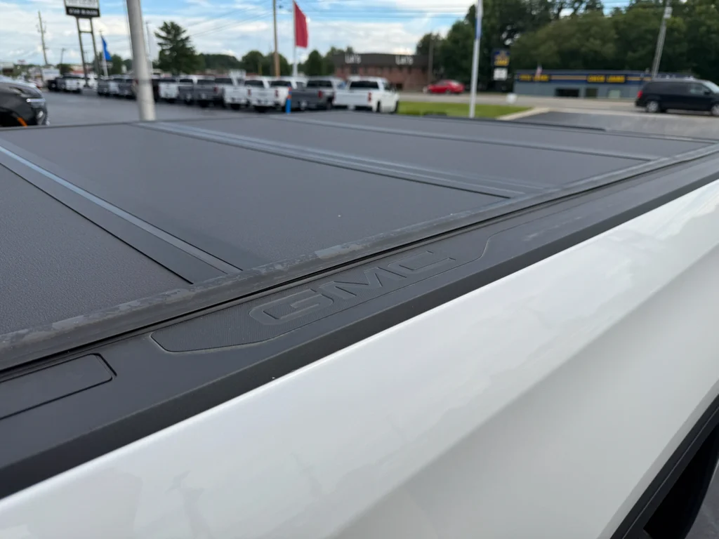 Used 2025 White Frost Tricoat GMC Denali Ultimate image 5