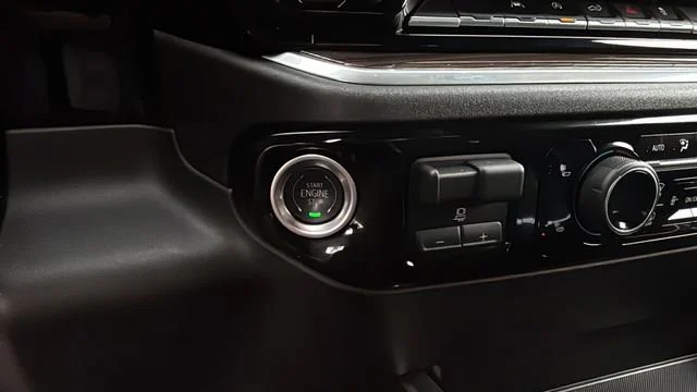 Used 2025 Summit White Chevrolet RST image 29